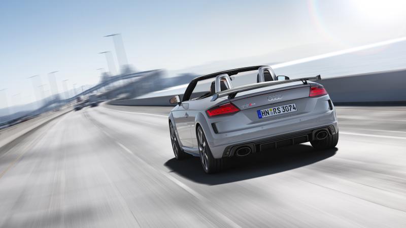 Audi TT RS restylée | les photos officielles de la version Roadster